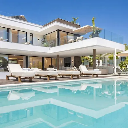Villa Vacation I Almost Heaven, Private Heated Pool, Prime Location Golf Valley, Minutes To Puerto Banus, Hot Tub, Gym, World-class Dining *