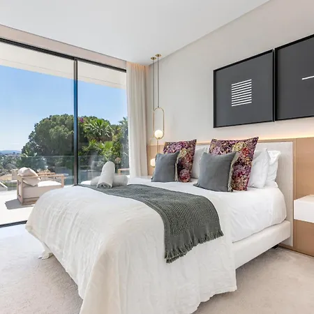 Vacation I Almost Heaven, Private Heated Pool, Prime Location Golf Valley, Minutes To Puerto Banus, Hot Tub, Gym, World-class Dining *