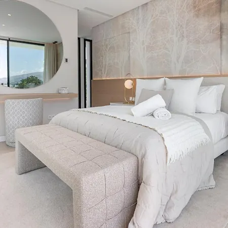 Vacation I Almost Heaven, Private Heated Pool, Prime Location Golf Valley, Minutes To Puerto Banus, Hot Tub, Gym, World-class Dining Villa *