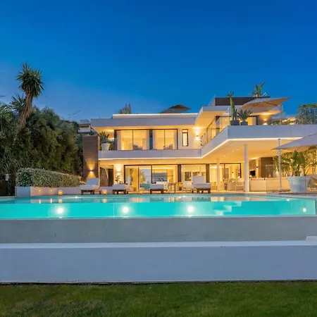 Villa Vacation I Almost Heaven, Private Heated Pool, Prime Location Golf Valley, Minutes To Puerto Banus, Hot Tub, Gym, World-class Dining *
