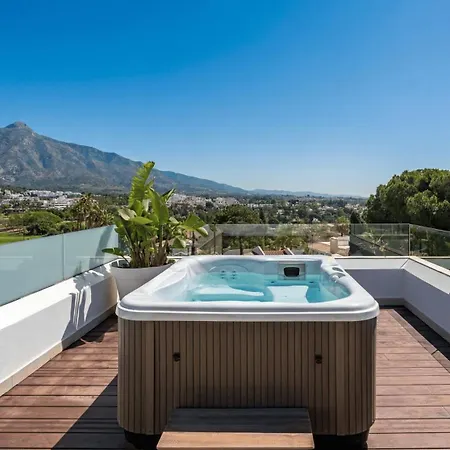 Villa Vacation I Almost Heaven, Private Heated Pool, Prime Location Golf Valley, Minutes To Puerto Banus, Hot Tub, Gym, World-class Dining Marbella