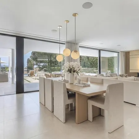 Villa Vacation I Almost Heaven, Private Heated Pool, Prime Location Golf Valley, Minutes To Puerto Banus, Hot Tub, Gym, World-class Dining *