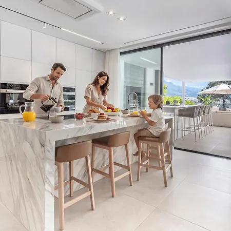 Villa Vacation I Almost Heaven, Private Heated Pool, Prime Location Golf Valley, Minutes To Puerto Banus, Hot Tub, Gym, World-class Dining Marbella