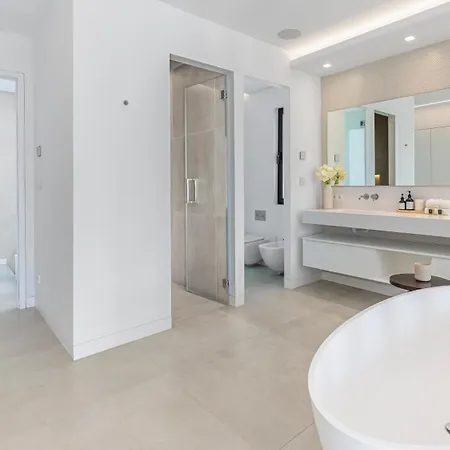 Vacation I Almost Heaven, Private Heated Pool, Prime Location Golf Valley, Minutes To Puerto Banus, Hot Tub, Gym, World-class Dining Villa *
