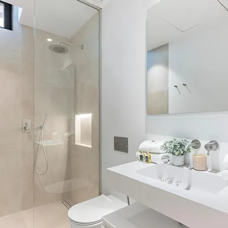 Villa Vacation I Almost Heaven, Private Heated Pool, Prime Location Golf Valley, Minutes To Puerto Banus, Hot Tub, Gym, World-class Dining Marbella
