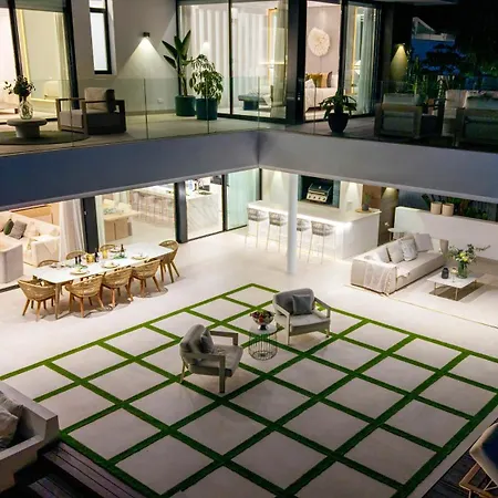 Villa Vacation I Almost Heaven, Private Heated Pool, Prime Location Golf Valley, Minutes To Puerto Banus, Hot Tub, Gym, World-class Dining